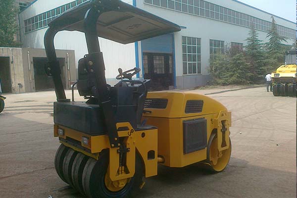 3噸壓路機(jī)