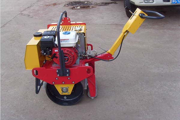 小型<a href='http://www.sinotranshz.com' target='_blank'>壓路機</a> 小型<a href='http://www.sinotranshz.com' target='_blank'>壓路機</a>